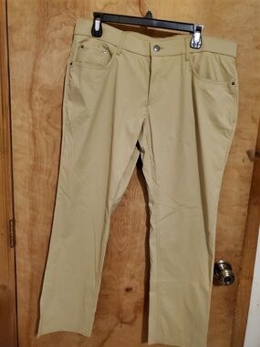 #705 Mens pants by Michael Strahan